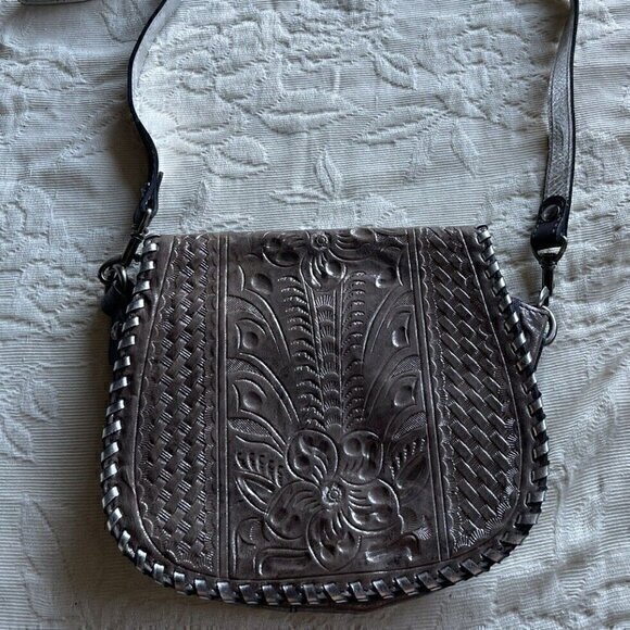 Patricia Nash Bi-Fold Purse 100% Leather Vintage Leather Floral Bright Silver - Picture 1 of 16
